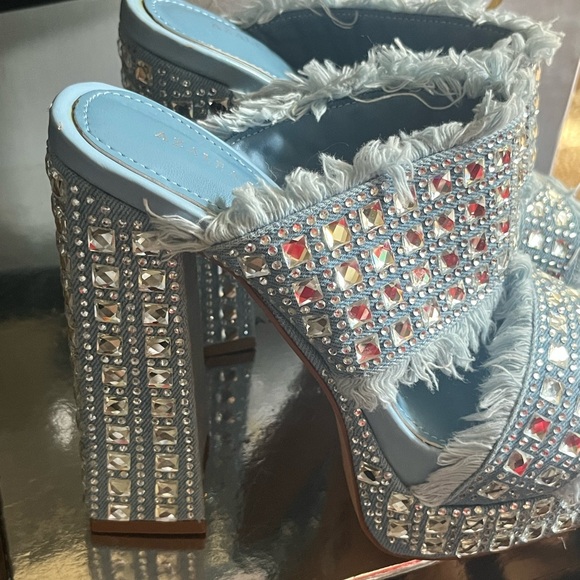 Elegant Blue Embellished Women's Mules - Picture 2 of 7